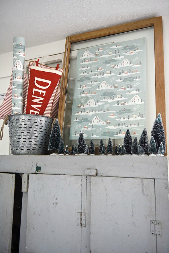 Thrifty ideas for holiday decorating on a budget- Little House of Four. 