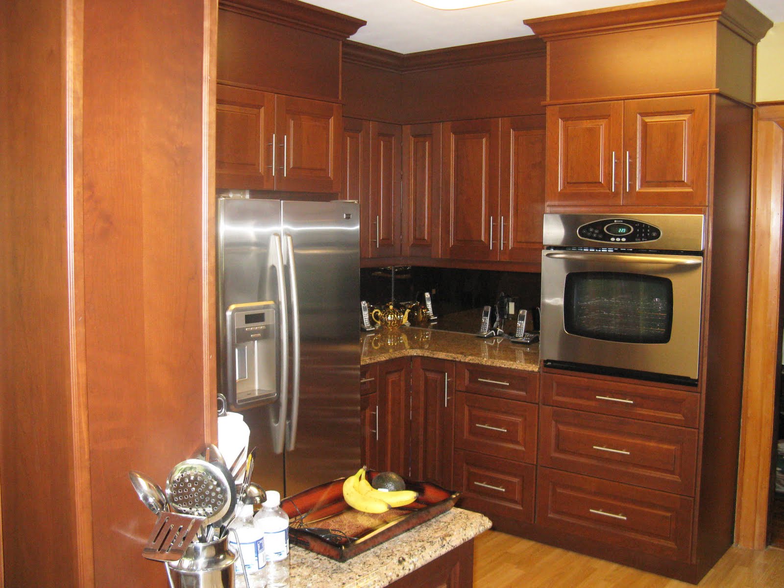 FIVE STAR PHOTO GALLERY: Cherry Cabinets