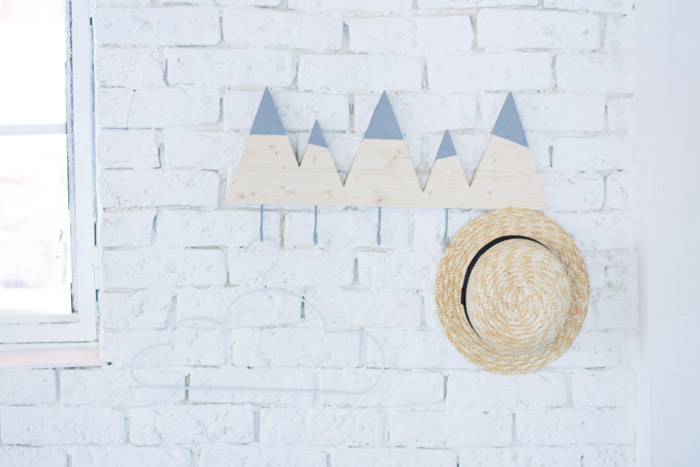 Perchero madera montañas