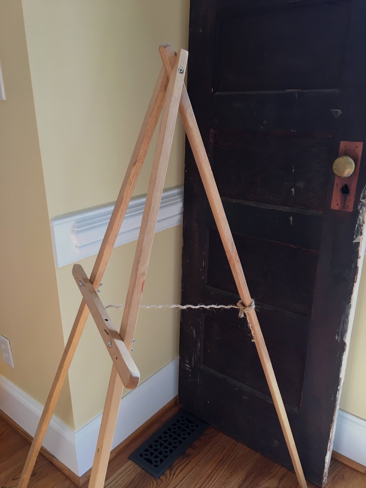 The Project Lady - DIY Cheap & Easy Wooden Easels