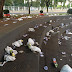Praça da Uri é tomada por lixo após festa de jovens em Frederico Westphalen