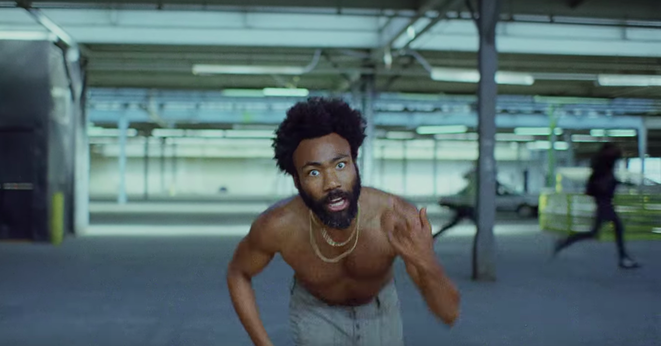 Зис ис дойч. Childish Gambino this is America. Джон Дэвид Вашингтон Childish Gambino. Чайлдиш Гамбино ЗИС ИС Америка.