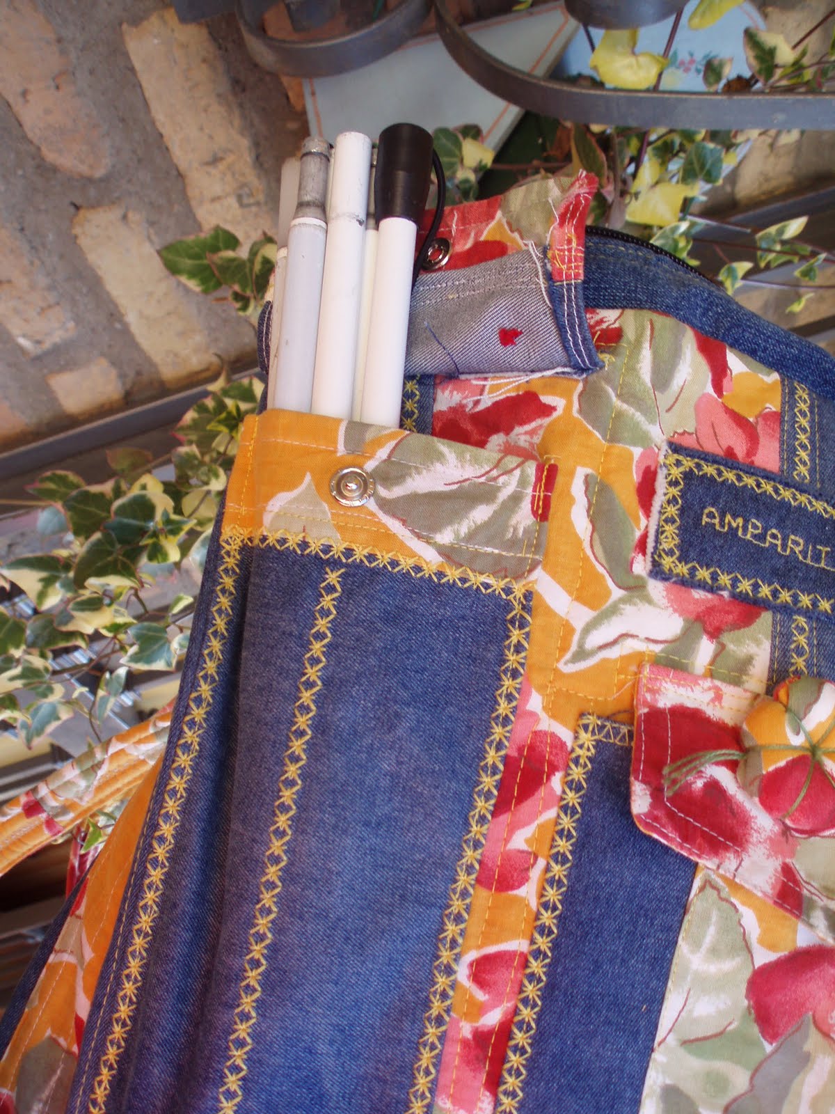 AMPARITOFLO: MOCHILA DE ROPA RECICLADA