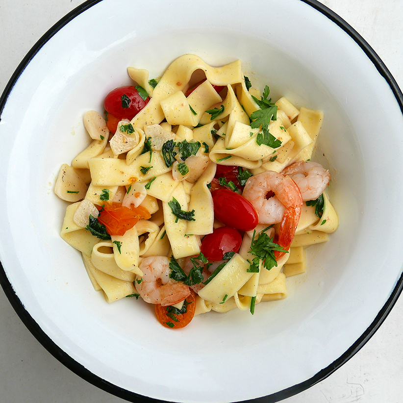 Makaron z krewetkami i pomidorkami koktajlowymi Jem Krem