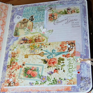 И роза падает с куста...Или нежный альбом в ретро стиле для малышки.