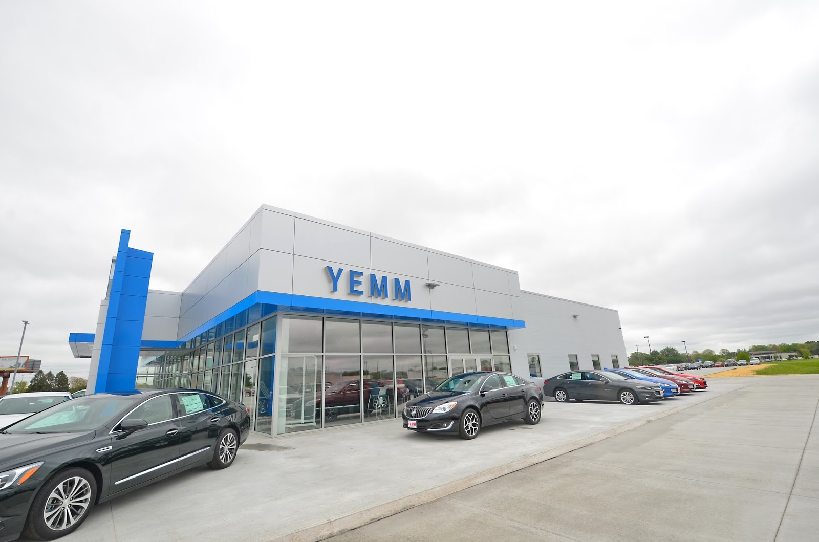 P.J. Hoerr, Inc. Yemm Chevrolet Buick GMC Galesburg, IL