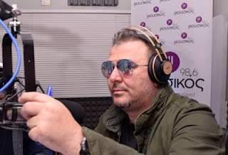 Ο Αντώνης Ρέμος το 1991 σε νυχτερινό κέντρο στον Λαγκαδά Ο Αντώνης Ρέμος το 1991 σε νυχτερινό κέντρο στον Λαγκαδά