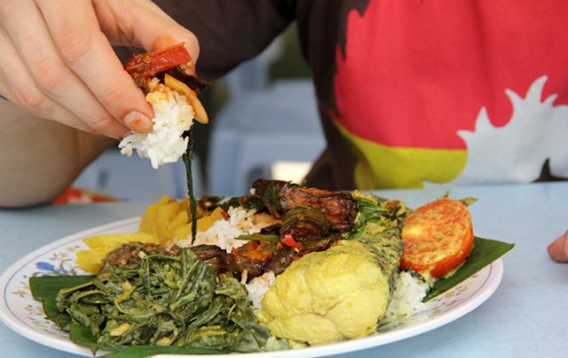 Manfaat Makan Langsung Pakai Tangan Manfaat Makan Langsung Pakai Tangan