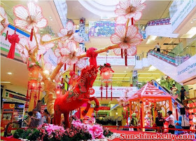 CNY 2014, Blossoms of Happiness @ fahrenheit88, fahrenheit88, chinese new year mall decoration, mall festive decoration, shopping mall, prosperity horse, fortune horse