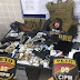 Polícia encontra foragido de presídio com pistolas, fuzil e coletes na cidade de Pojuca