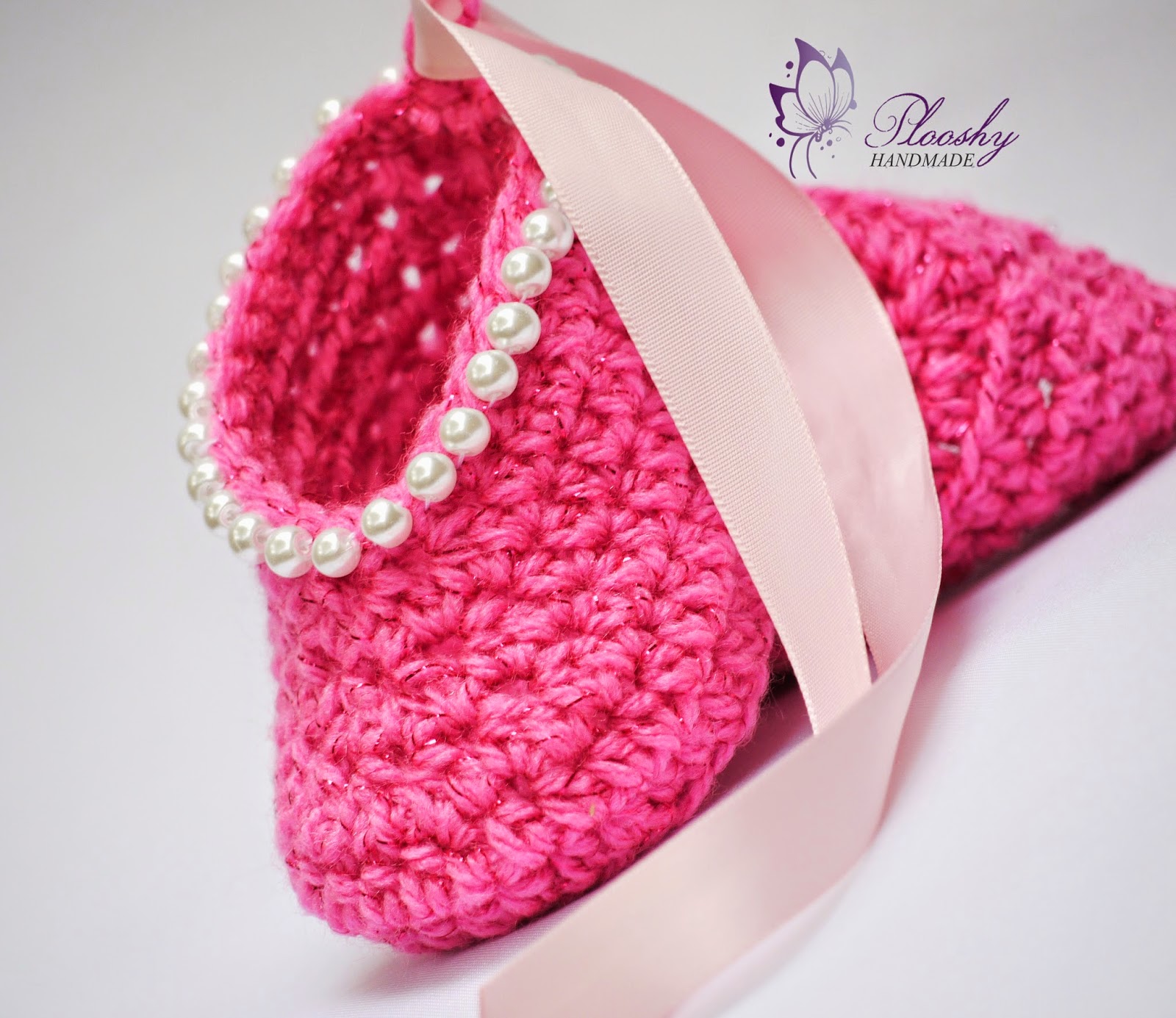 Plooshy Handmade: Baby booties with a modern touch.