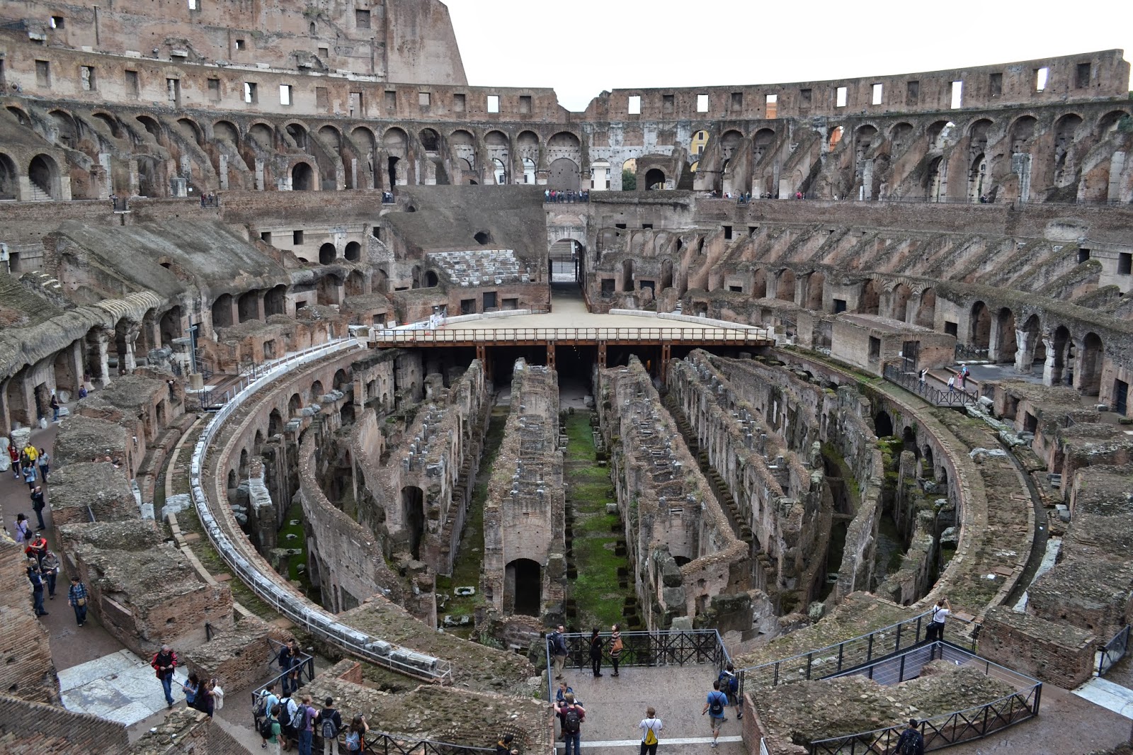 Study Abroad Fall 2013: When the moon hits your eye, like a big pizza ...