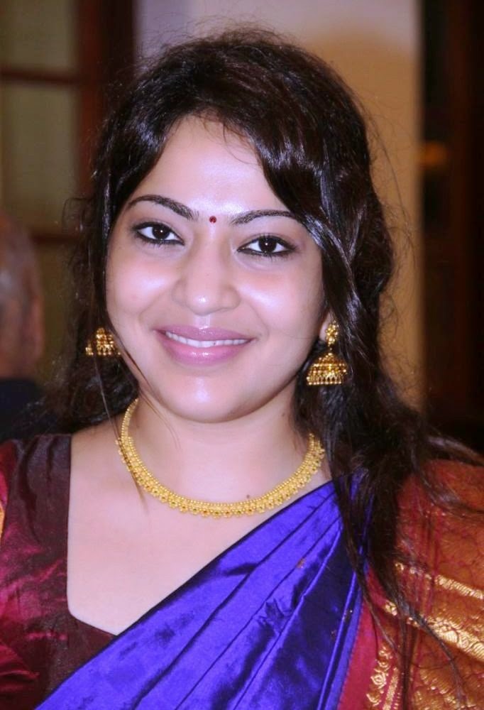 South Indian TV Anchor Ramya Hot Hip Navel Stills In Traditional Blue Saree