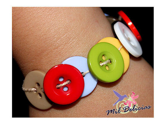 Pulsera hecha con botones de colores - Blog material para manualidades Con  Idea de