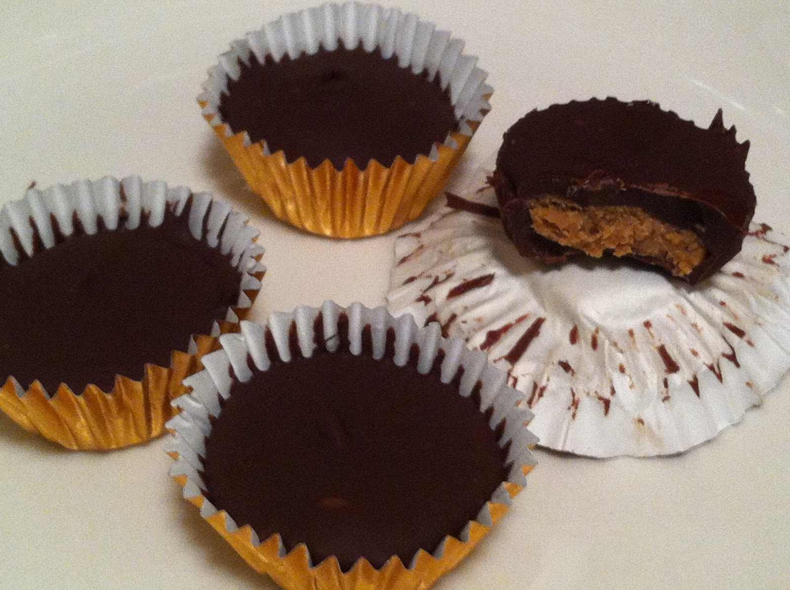 Julie Bakes: Chocolate cups