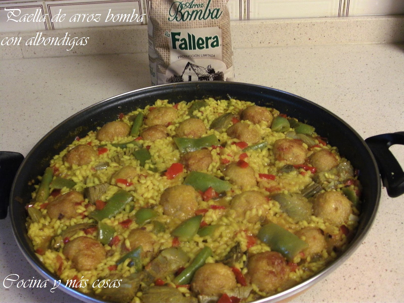 Cocina y más cosas: PAELLA DE ARROZ BOMBA CON ALBONDIGAS