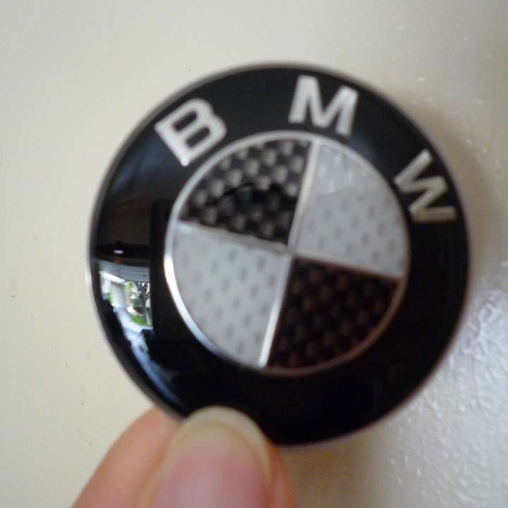 Su's Monkey Project Replacing steering wheel badge