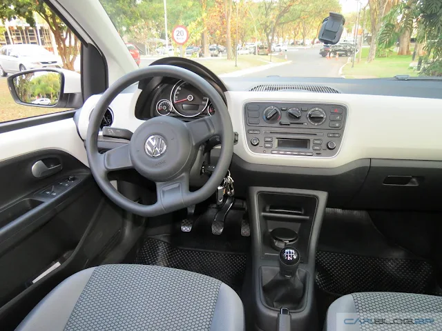 Volkswagen Up! TSI - interior - painel