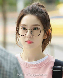 Irene of Red Velvet Cute Photos with Round Glasses Irene of Red Velvet Cute Photos with Round Glasses