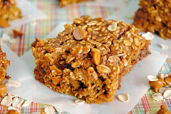 Pumpkin Cinnamon Chip Oatmeal Bars | Only 3 Points Plus: the perfect Weight Watchers recipe | The perfect on-the-go fall breakfast!