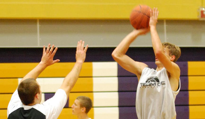 Lemparan Overhead Pass