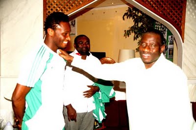 Mikel Obi Pays President Goodluck Courtesy Call To Say Thanks...Pics Inside! 2