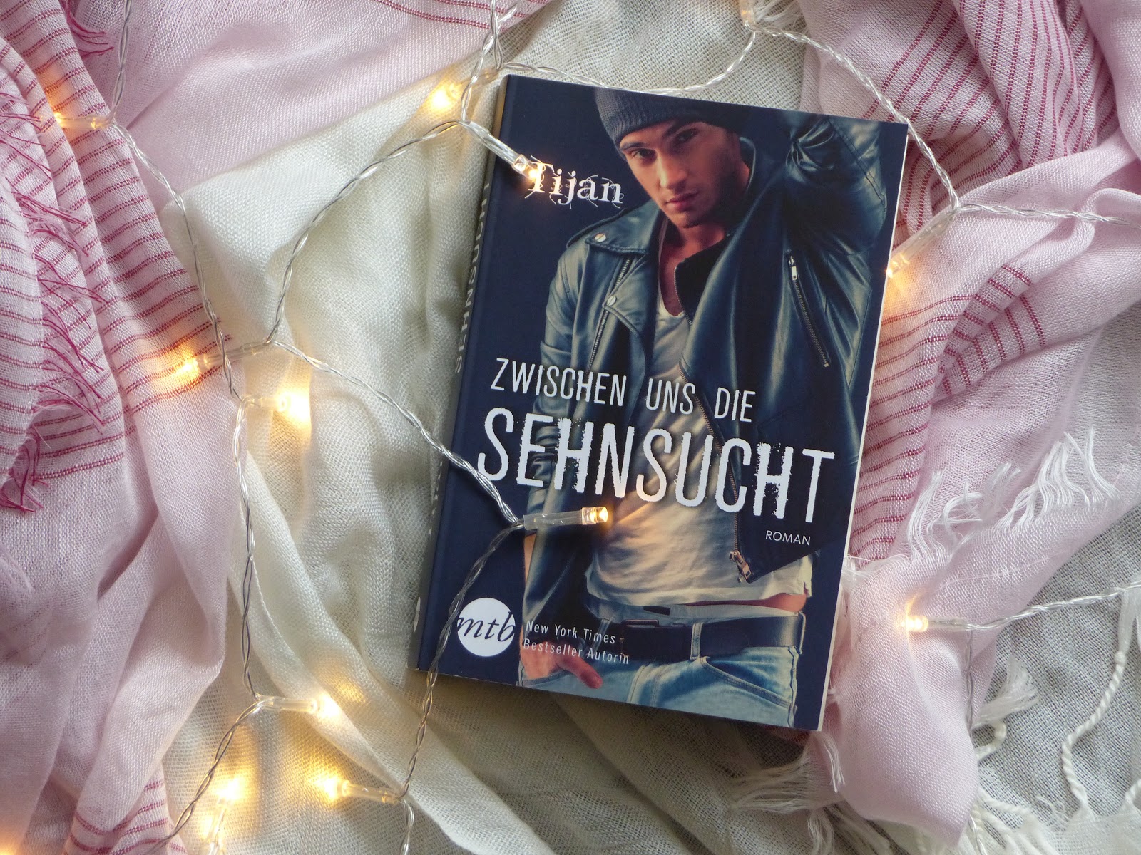 Evas Bookworld Rezension zu "Zwischen uns die Sehnsucht"