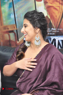 Bollywood Actress Vidya Balan Launches Daewoo nd at Yes Mart  0014