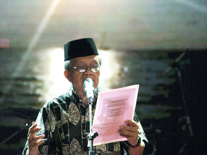 Biografi Taufik Ismail Mari Belajar Sastra &amp; Bahasa
