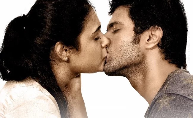 Vijay devarakonda and Shalini Pandey Kiss in Arjun Reddy