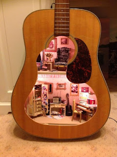  Guitarra casa de muñecas