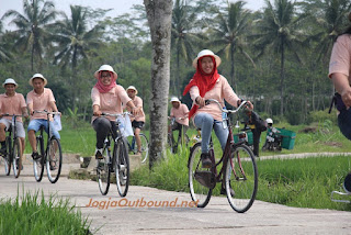 Paket wisata sepeda Borobudur