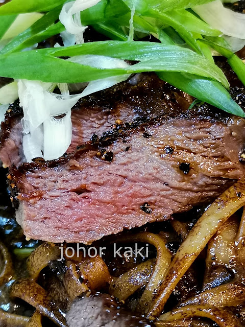 Lunch with Chef Chung Deming - Mod Sin Frontrunner @ The Quarters Icon Village Extension Lunch with Chef Chung Deming - Mod Sin Frontrunner @ The Quarters Icon Village Extension