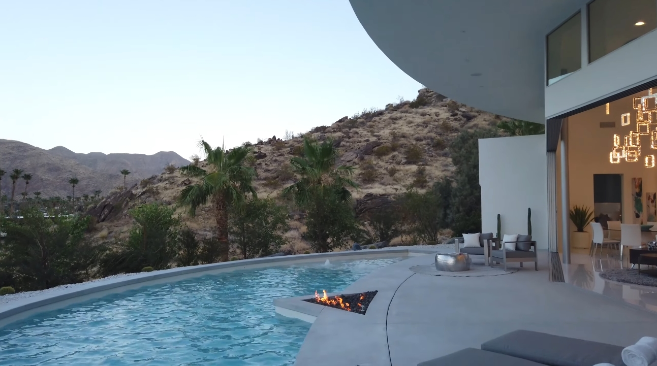 32 Photos vs. Palm Springs, CA Luxury Home Interior Design Tour By Brian Foster