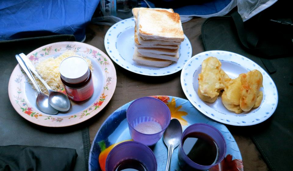 Sarapan di Danau Segara Anak Gunung Rinjani Sarapan di Danau Segara Anak Gunung Rinjani