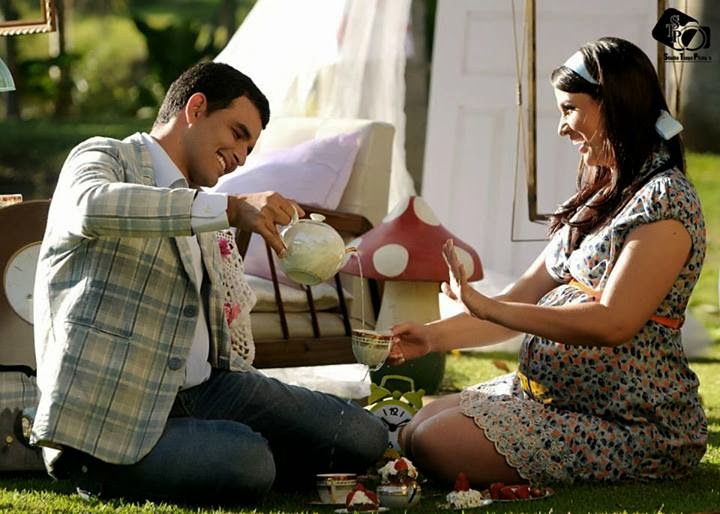 Ensaio Gestante mágico e lindo com o tema Alice no país das maravilhas. Ensaio Gestante Alice no país das maravilhas