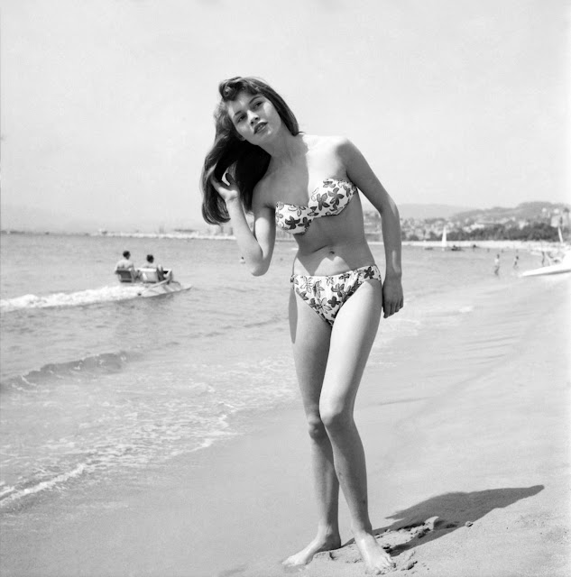 Stunning Photos Of 19 Year Old Brigitte Bardot Donned A Floral Bikini