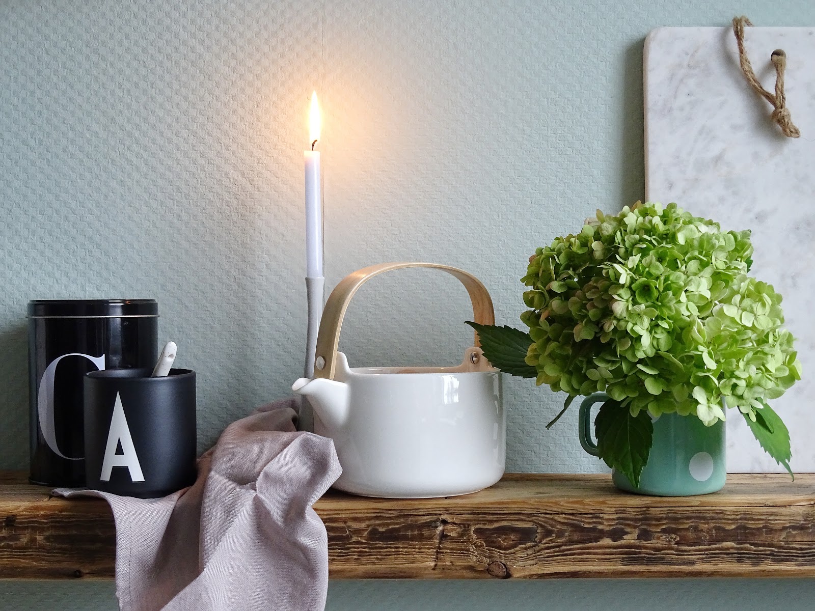 Altholzregal in der Küche - Fotoaktion #12von12 und 1 Tag in 12 Bildern - https://mammilade.blogspot.de Altholzregal in der Küche - Fotoaktion #12von12 und 1 Tag in 12 Bildern - https://mammilade.blogspot.de