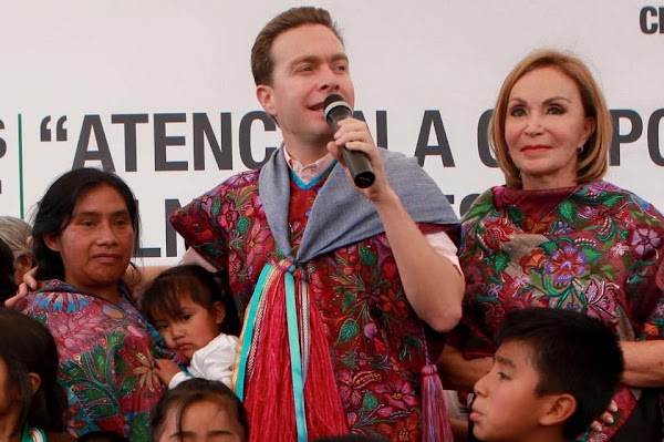 Madre del gobernador Manuel Velasco Coello recibe apoyo millonario del DIF Chiapas