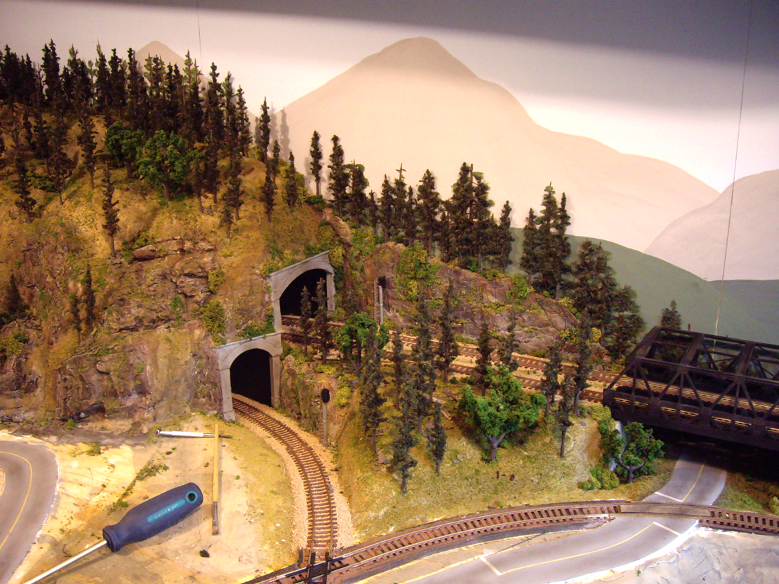 TY'S MODEL RAILROAD Layout Scenery Part II The Background