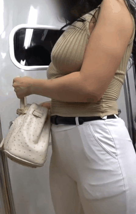 육덕 + 백바지 . GIF [데이터]