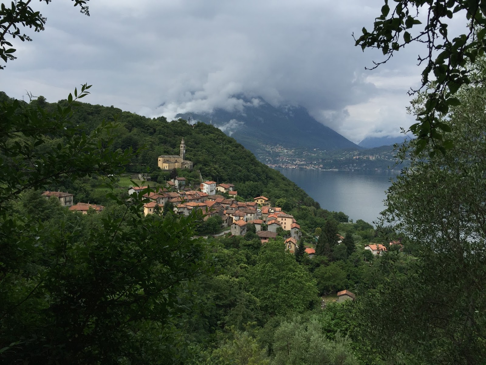 Travel Lake Como Roses And Rolltops