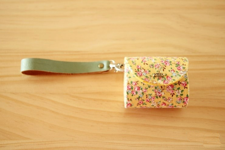 Fabrics Purse Coin Keychain with plastic insert. Tutorial DIY in Pictures. 
