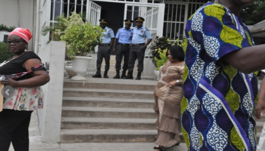m Photos of Patience Jonathan leaving Skye bank after withdrawing only $100k from her unfrozen $5.9m account
