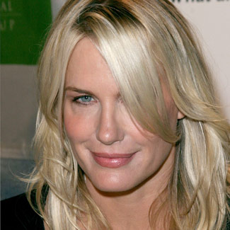 News Today: Daryl Hannah - Daryl Hannah Hit With $62,622 Bill For