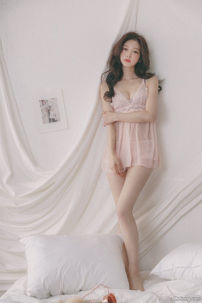 Beautiful Kim Hee Jeong in underwear photos November + December 2017 (46 photos) photo 2-3