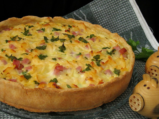 Киш с цветной капустой и беконом