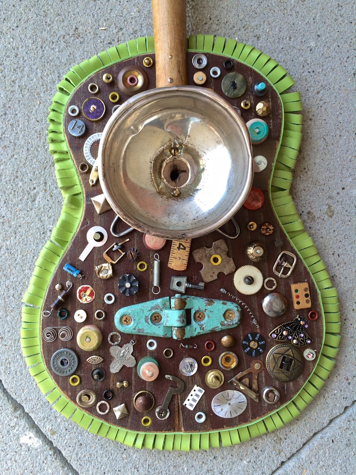 studio cb Grass Skirt Serenade / ukulele sculpture