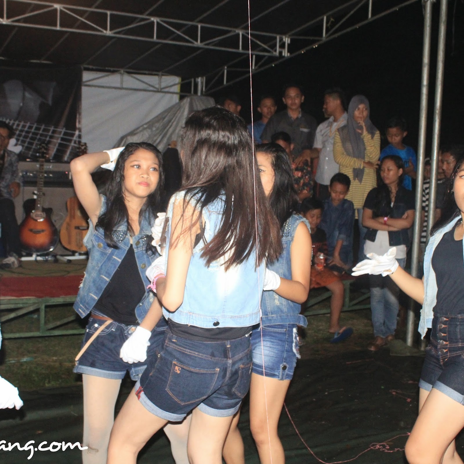 The Five Dance In Action at Kedai Ceria Kota Serang