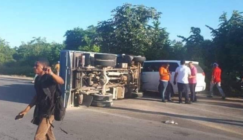 Al menos 19 heridos tras accidente en carretera Bávaro-Miches Accidente en carretera Bávaro-Miches